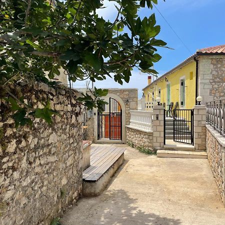 Mpolanos Guesthouse Himara Zewnętrze zdjęcie